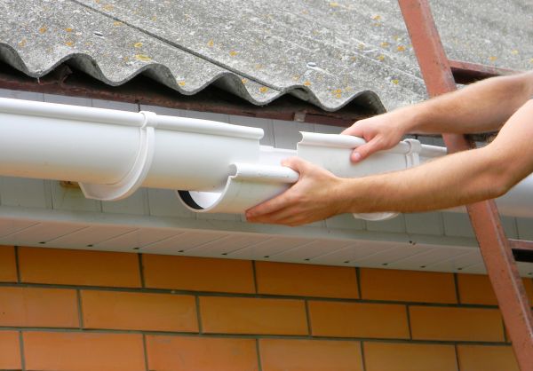 Cost of Gutter Hanging in Stow